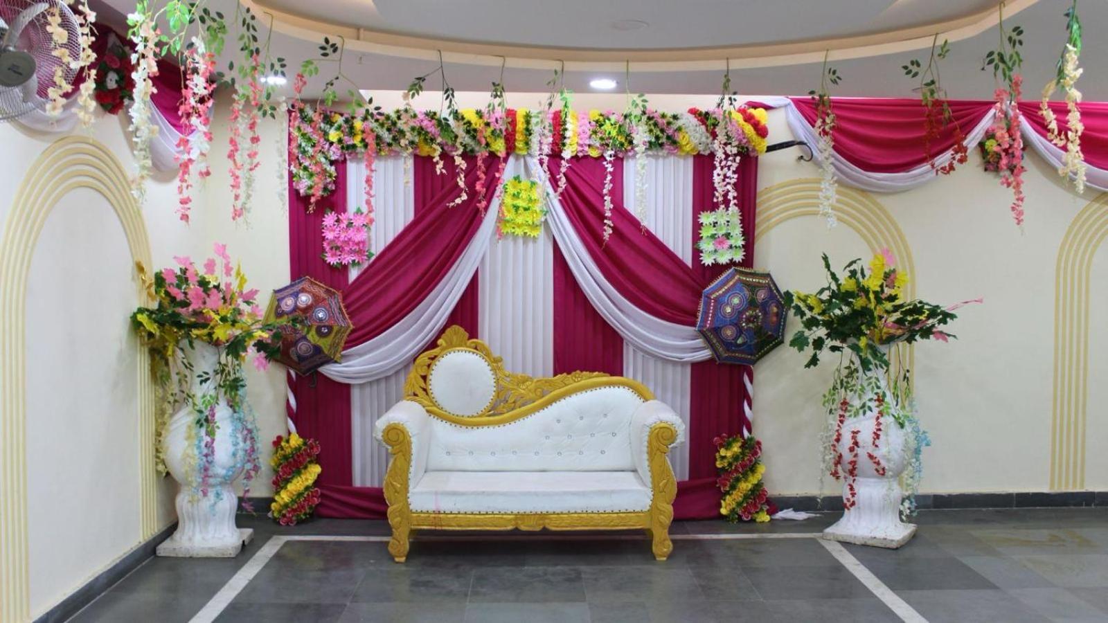 Shourya Hotel And Banquet Нойда Экстерьер фото